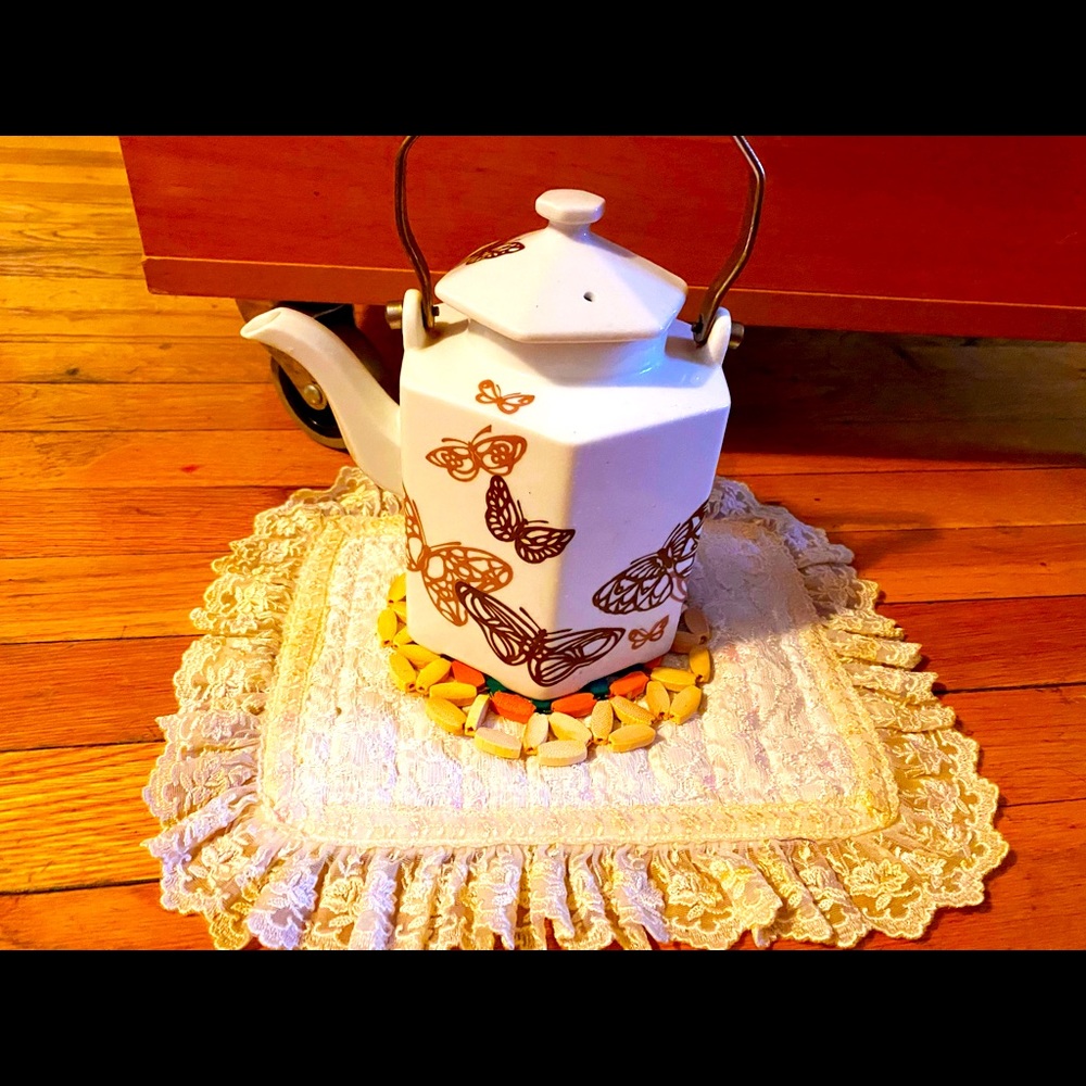 Beautiful handmade lace quilt 2 hot pot mats set